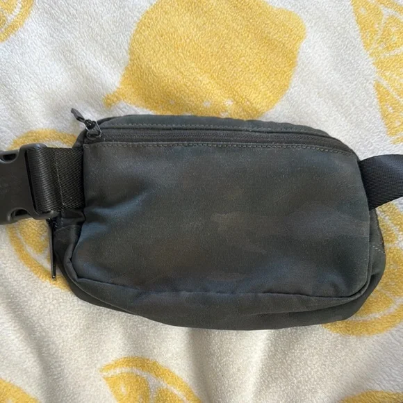 lululemon athletica Black Belt Bag Sleek Minimalist Design - Picture 4 of 4